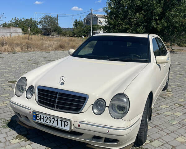 Бежевий Мерседес Е-Клас, об'ємом двигуна 2.15 л та пробігом 470 тис. км за 2999 $, фото 1 на Automoto.ua