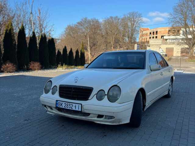 Бежевий Мерседес Е-Клас, об'ємом двигуна 2.15 л та пробігом 640 тис. км за 2300 $, фото 1 на Automoto.ua