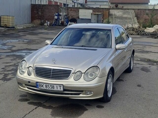Бежевий Мерседес Е-Клас, об'ємом двигуна 2.7 л та пробігом 300 тис. км за 4524 $, фото 1 на Automoto.ua