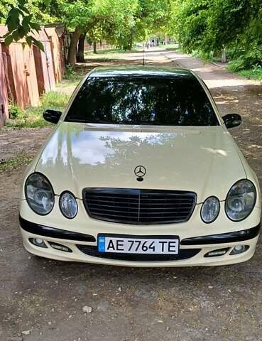 Мерседес Е-Класс 2005 в Кривом Роге на Automoto.ua Бежевый Мерседес Е-Класс, объемом двигателя 2.1 л и пробегом 326 тыс. км за 6200 $, фото 1 на Automoto.ua