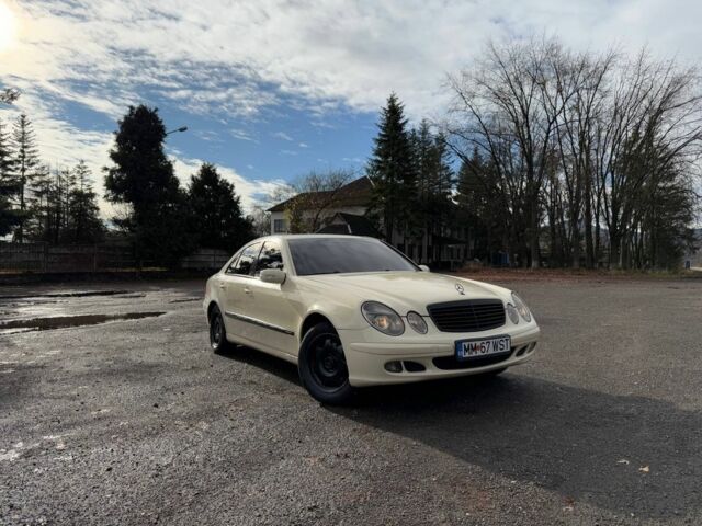 Бежевий Мерседес Е-Клас, об'ємом двигуна 2.2 л та пробігом 300 тис. км за 3200 $, фото 1 на Automoto.ua