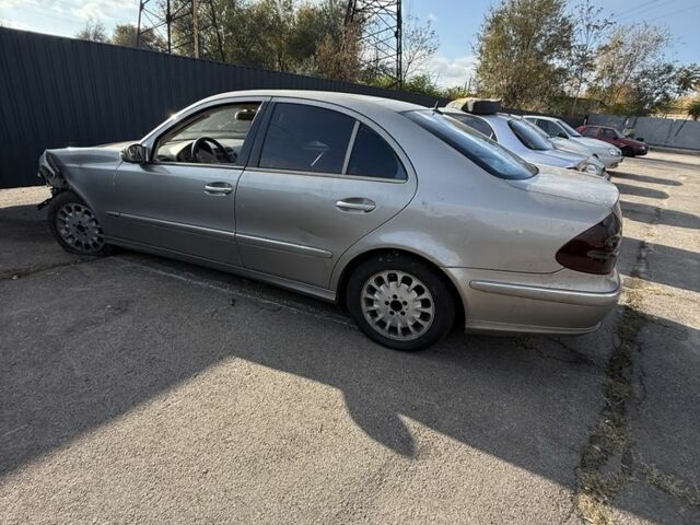 Бежевий Мерседес Е-Клас, об'ємом двигуна 3.2 л та пробігом 299 тис. км за 1100 $, фото 1 на Automoto.ua