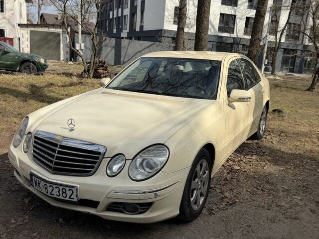 Бежевий Мерседес Е-Клас, об'ємом двигуна 0 л та пробігом 500 тис. км за 2650 $, фото 1 на Automoto.ua
