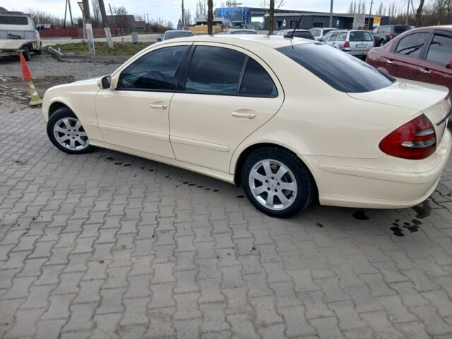 Бежевый Мерседес Е-Класс, объемом двигателя 2.1 л и пробегом 300 тыс. км за 2600 $, фото 1 на Automoto.ua