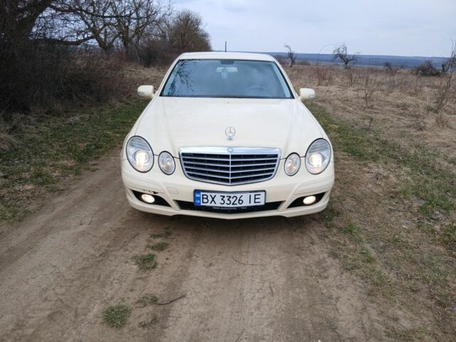 Бежевий Мерседес Е-Клас, об'ємом двигуна 2.1 л та пробігом 300 тис. км за 2850 $, фото 1 на Automoto.ua