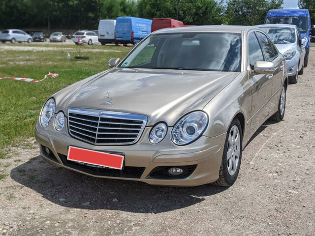 Бежевий Мерседес Е-Клас, об'ємом двигуна 2.2 л та пробігом 220 тис. км за 9800 $, фото 1 на Automoto.ua