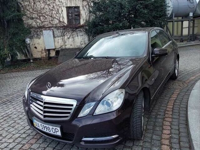 Бежевий Мерседес Е-Клас, об'ємом двигуна 3.5 л та пробігом 244 тис. км за 11537 $, фото 1 на Automoto.ua