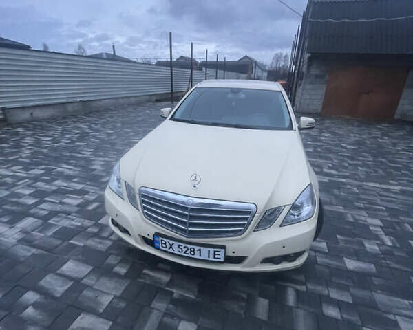 Бежевый Мерседес Е-Класс, объемом двигателя 2.14 л и пробегом 500 тыс. км за 9500 $, фото 1 на Automoto.ua