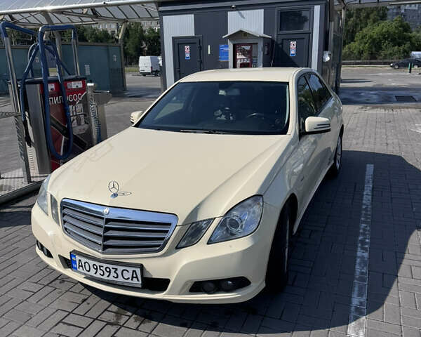 Бежевый Мерседес Е-Класс, объемом двигателя 2.2 л и пробегом 586 тыс. км за 8500 $, фото 1 на Automoto.ua