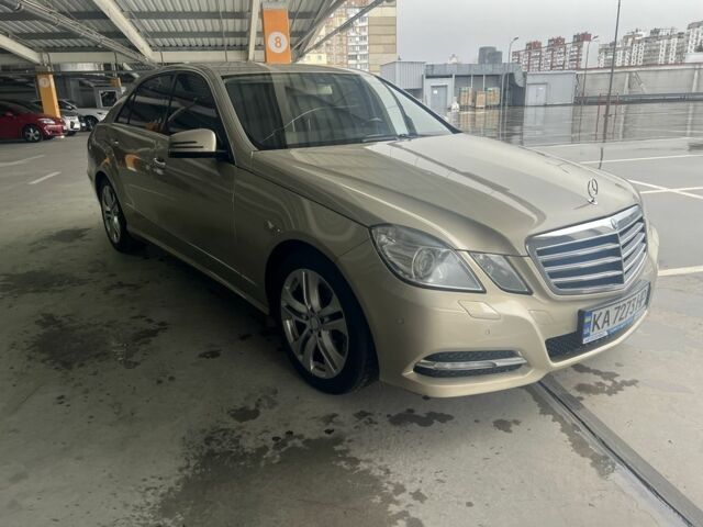 Бежевий Мерседес Е-Клас, об'ємом двигуна 2.1 л та пробігом 220 тис. км за 14700 $, фото 1 на Automoto.ua
