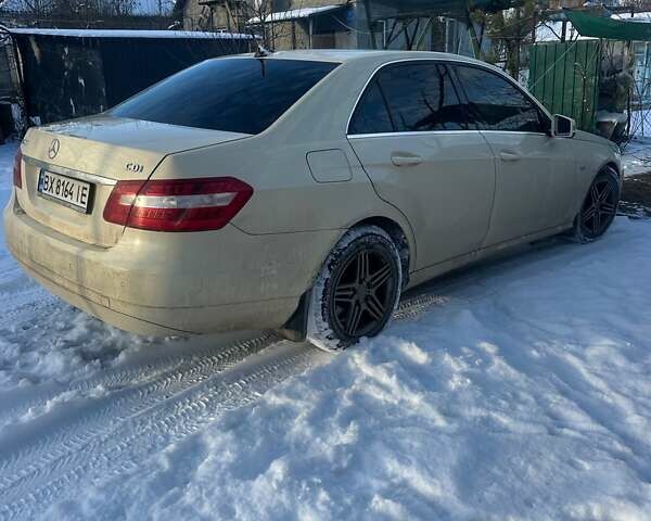 Бежевый Мерседес Е-Класс, объемом двигателя 2.1 л и пробегом 242 тыс. км за 11000 $, фото 1 на Automoto.ua