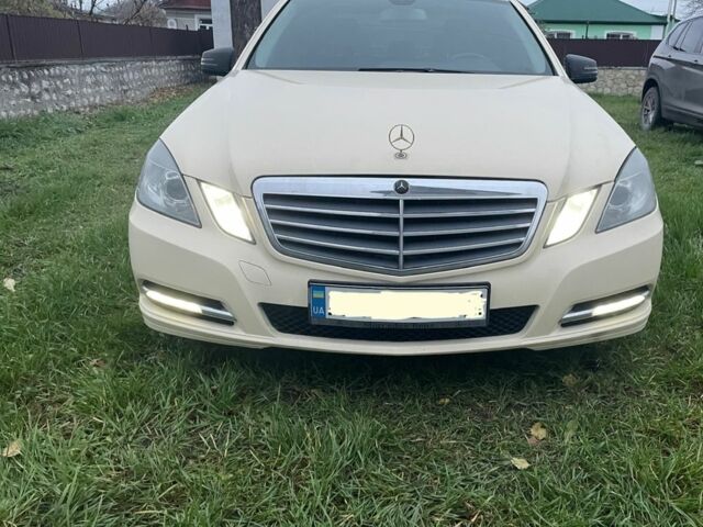 Бежевый Мерседес Е-Класс, объемом двигателя 2.2 л и пробегом 299 тыс. км за 8300 $, фото 1 на Automoto.ua