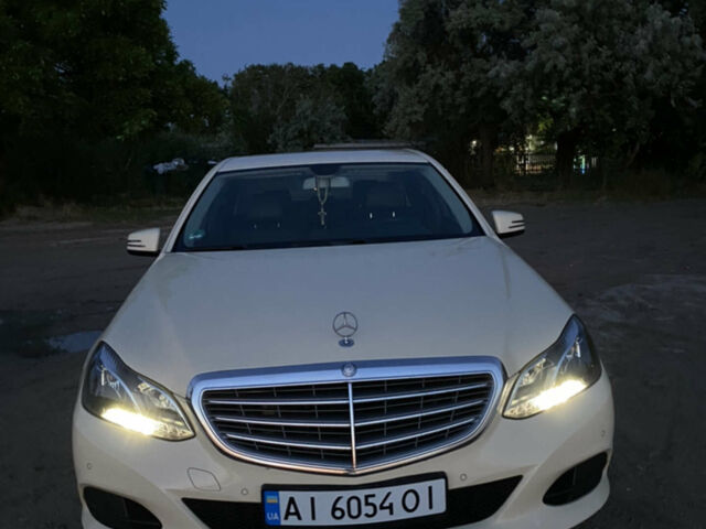 Бежевий Мерседес Е-Клас, об'ємом двигуна 2.1 л та пробігом 455 тис. км за 12999 $, фото 1 на Automoto.ua
