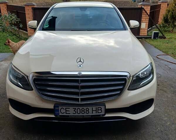 Бежевий Мерседес Е-Клас, об'ємом двигуна 1.95 л та пробігом 500 тис. км за 20000 $, фото 1 на Automoto.ua