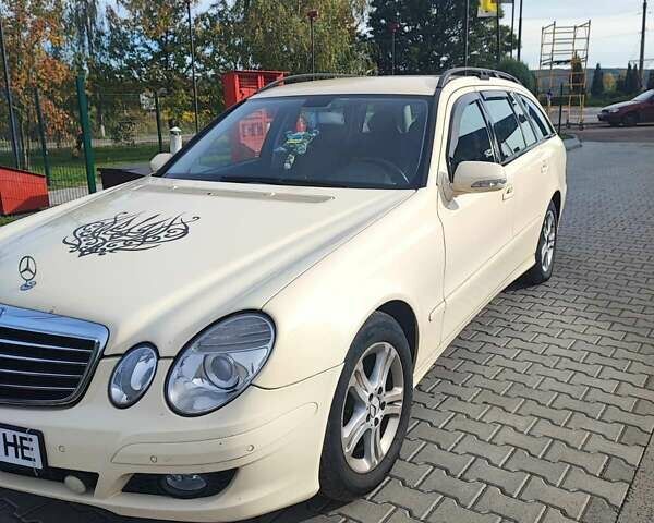 Бежевый Мерседес Е-Класс, объемом двигателя 2.1 л и пробегом 250 тыс. км за 6000 $, фото 1 на Automoto.ua