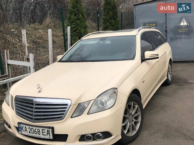 Бежевий Мерседес Е-Клас, об'ємом двигуна 2.2 л та пробігом 270 тис. км за 9000 $, фото 1 на Automoto.ua
