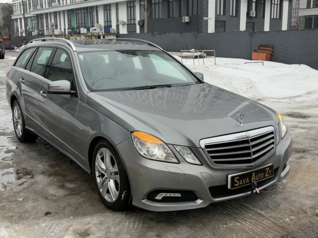 Бежевий Мерседес Е-Клас, об'ємом двигуна 2.1 л та пробігом 129 тис. км за 5400 $, фото 1 на Automoto.ua