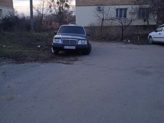 Мерседес Е-Класс 1993 в Обухове на Automoto.ua Черный Мерседес Е-Класс, объемом двигателя 2.8 л и пробегом 280 тыс. км за 4000 $, фото 1 на Automoto.ua