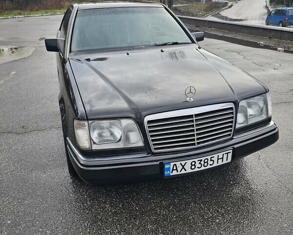 Черный Мерседес Е-Класс, объемом двигателя 2.2 л и пробегом 325 тыс. км за 7000 $, фото 1 на Automoto.ua