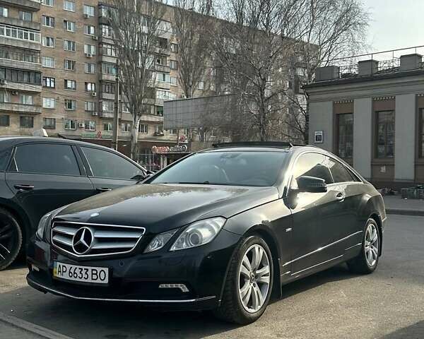Черный Мерседес Е-Класс, объемом двигателя 2.2 л и пробегом 250 тыс. км за 15200 $, фото 1 на Automoto.ua