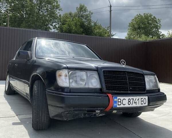 Черный Мерседес Е-Класс, объемом двигателя 2.3 л и пробегом 300 тыс. км за 1300 $, фото 1 на Automoto.ua
