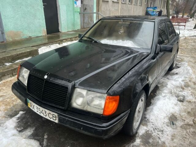 Черный Мерседес Е-Класс, объемом двигателя 2 л и пробегом 444 тыс. км за 800 $, фото 1 на Automoto.ua