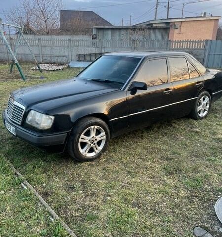 Чорний Мерседес Е-Клас, об'ємом двигуна 2.6 л та пробігом 270 тис. км за 2200 $, фото 1 на Automoto.ua