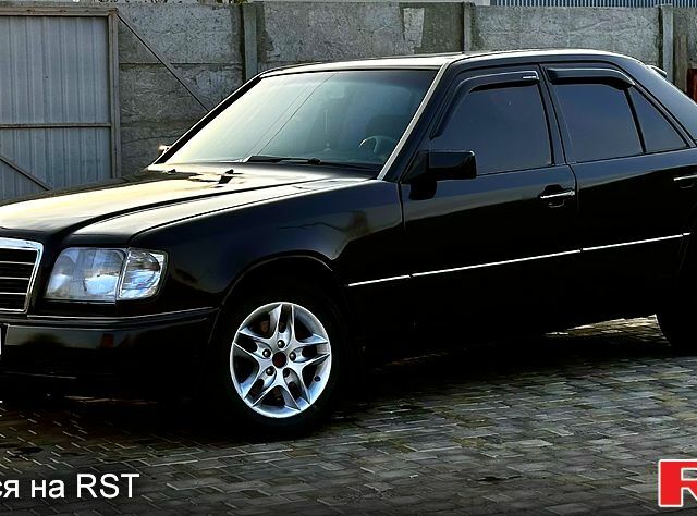 Черный Мерседес Е-Класс, объемом двигателя 2.3 л и пробегом 328 тыс. км за 2000 $, фото 1 на Automoto.ua