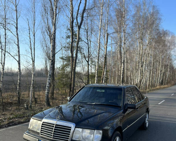 Черный Мерседес Е-Класс, объемом двигателя 3 л и пробегом 400 тыс. км за 3100 $, фото 1 на Automoto.ua