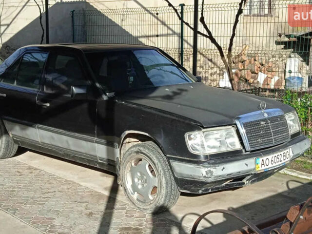 Чорний Мерседес Е-Клас, об'ємом двигуна 2.3 л та пробігом 320 тис. км за 2200 $, фото 1 на Automoto.ua