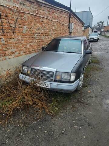 Чорний Мерседес Е-Клас, об'ємом двигуна 3 л та пробігом 300 тис. км за 1300 $, фото 1 на Automoto.ua