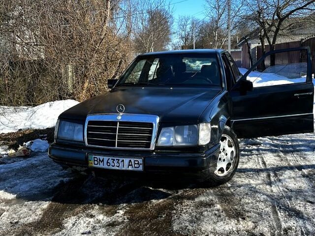 Черный Мерседес Е-Класс, объемом двигателя 2 л и пробегом 300 тыс. км за 1500 $, фото 1 на Automoto.ua