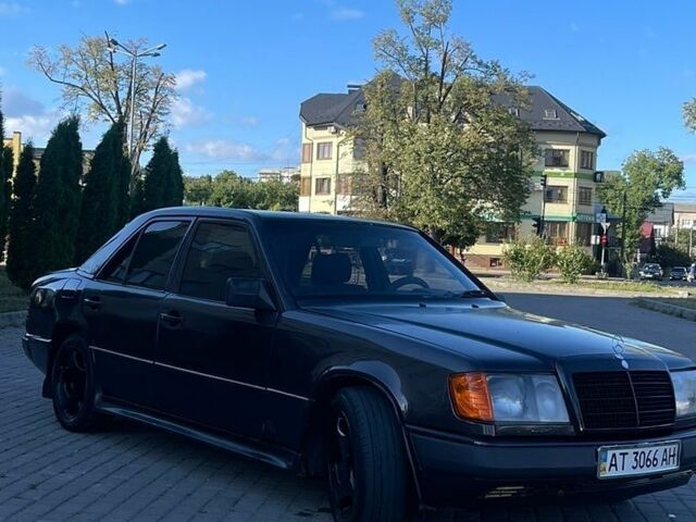 Чорний Мерседес Е-Клас, об'ємом двигуна 2 л та пробігом 350 тис. км за 2000 $, фото 1 на Automoto.ua