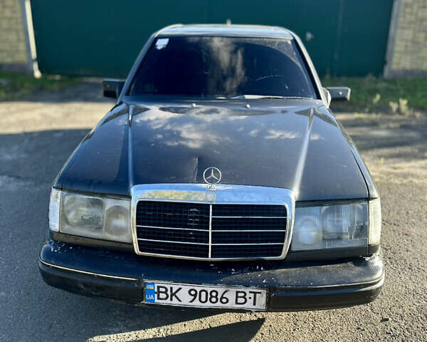 Чорний Мерседес Е-Клас, об'ємом двигуна 2.6 л та пробігом 450 тис. км за 2500 $, фото 1 на Automoto.ua