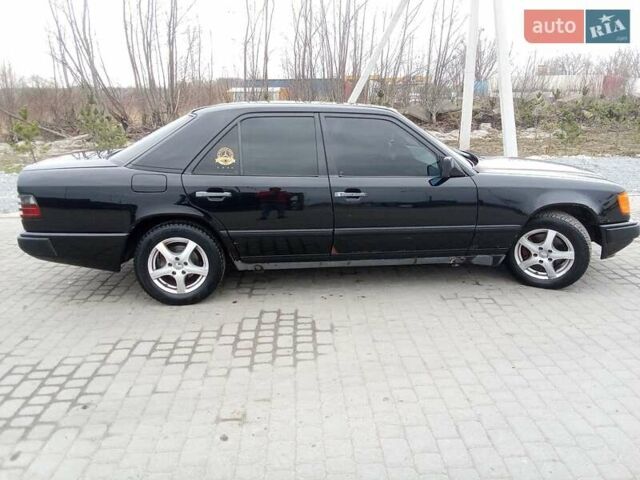 Черный Мерседес Е-Класс, объемом двигателя 2 л и пробегом 634 тыс. км за 2300 $, фото 1 на Automoto.ua