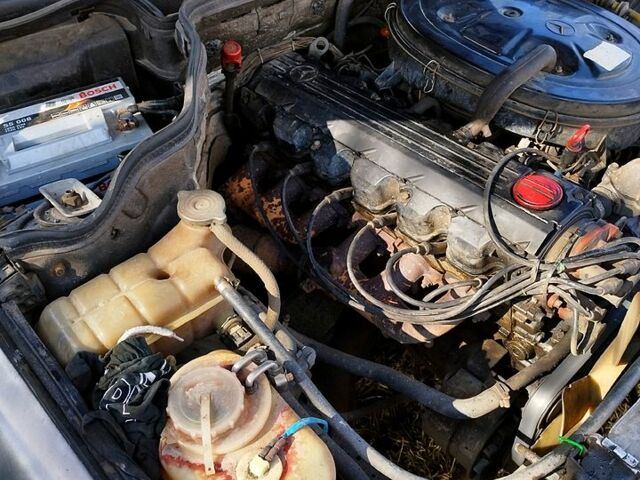 Чорний Мерседес Е-Клас, об'ємом двигуна 2.6 л та пробігом 215 тис. км за 1700 $, фото 1 на Automoto.ua