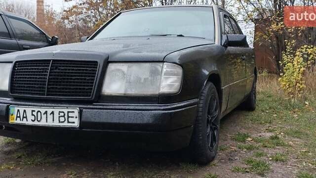 Черный Мерседес Е-Класс, объемом двигателя 2 л и пробегом 400 тыс. км за 2365 $, фото 1 на Automoto.ua