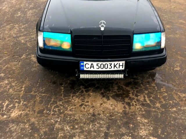 Чорний Мерседес Е-Клас, об'ємом двигуна 2.3 л та пробігом 360 тис. км за 2200 $, фото 1 на Automoto.ua