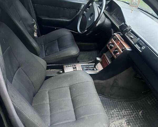 Черный Мерседес Е-Класс, объемом двигателя 0 л и пробегом 700 тыс. км за 1200 $, фото 1 на Automoto.ua