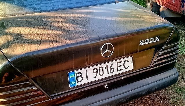 Чорний Мерседес Е-Клас, об'ємом двигуна 2.6 л та пробігом 300 тис. км за 1350 $, фото 1 на Automoto.ua