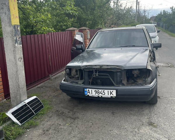 Чорний Мерседес Е-Клас, об'ємом двигуна 2.55 л та пробігом 530 тис. км за 2000 $, фото 1 на Automoto.ua