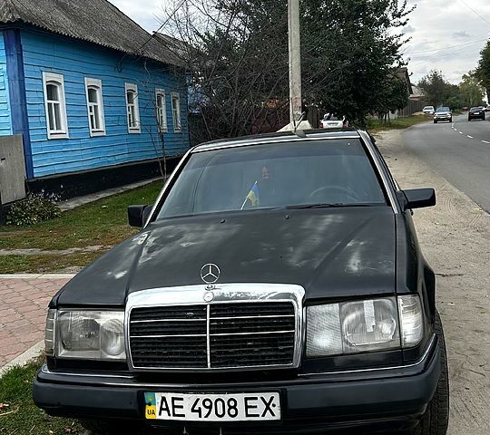 Чорний Мерседес Е-Клас, об'ємом двигуна 3 л та пробігом 436 тис. км за 2700 $, фото 1 на Automoto.ua