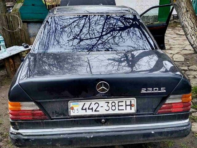 Чорний Мерседес Е-Клас, об'ємом двигуна 2.3 л та пробігом 0 тис. км за 1360 $, фото 1 на Automoto.ua