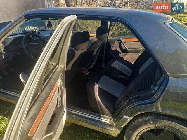 Чорний Мерседес Е-Клас, об'ємом двигуна 2 л та пробігом 200 тис. км за 1450 $, фото 1 на Automoto.ua