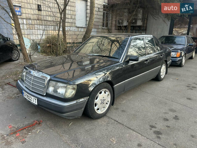 Черный Мерседес Е-Класс, объемом двигателя 2.3 л и пробегом 266 тыс. км за 2700 $, фото 1 на Automoto.ua