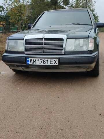 Черный Мерседес Е-Класс, объемом двигателя 2.3 л и пробегом 380 тыс. км за 3000 $, фото 1 на Automoto.ua