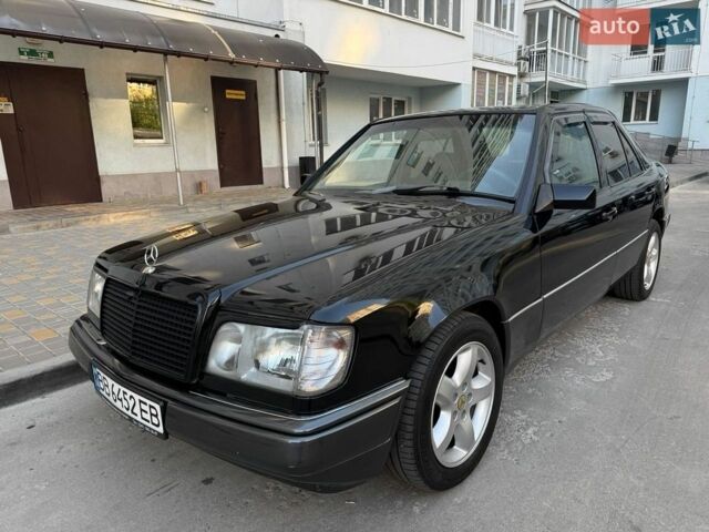 Чорний Мерседес Е-Клас, об'ємом двигуна 2 л та пробігом 315 тис. км за 3200 $, фото 1 на Automoto.ua