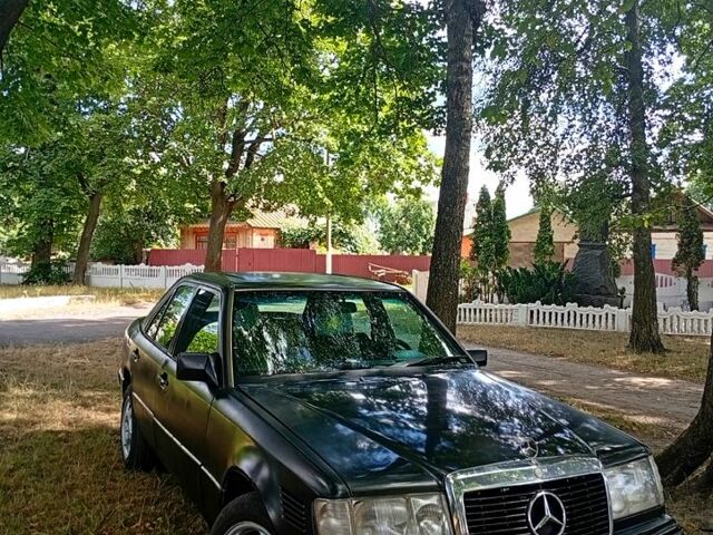 Чорний Мерседес Е-Клас, об'ємом двигуна 3 л та пробігом 0 тис. км за 1999 $, фото 1 на Automoto.ua