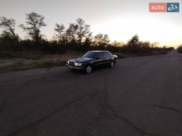 Черный Мерседес Е-Класс, объемом двигателя 0 л и пробегом 377 тыс. км за 3000 $, фото 1 на Automoto.ua