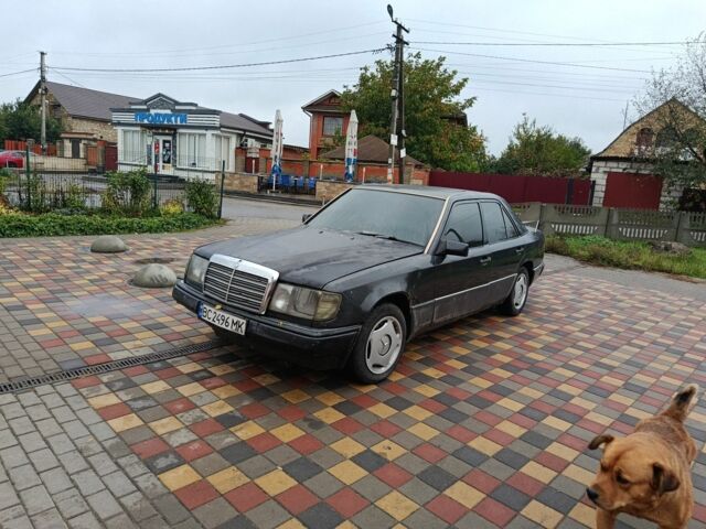 Черный Мерседес Е-Класс, объемом двигателя 2 л и пробегом 250 тыс. км за 1254 $, фото 1 на Automoto.ua